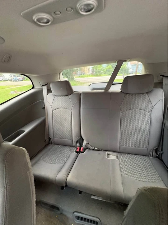 2010 Chevrolet Traverse - Image 12 of 15