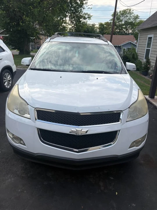 2010 Chevrolet Traverse - Image 3 of 15