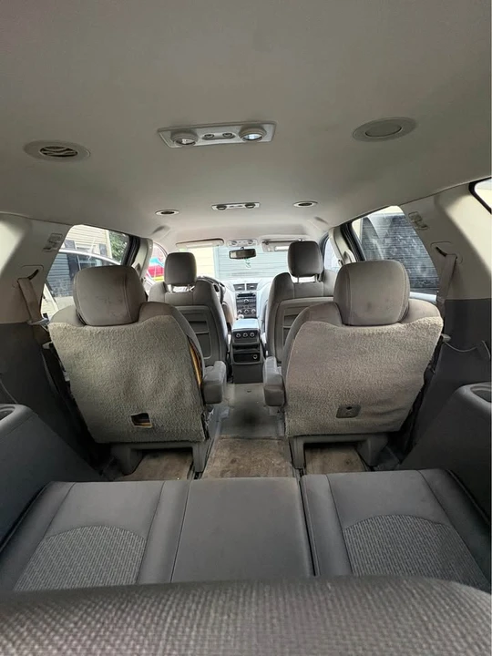 2010 Chevrolet Traverse - Image 14 of 15
