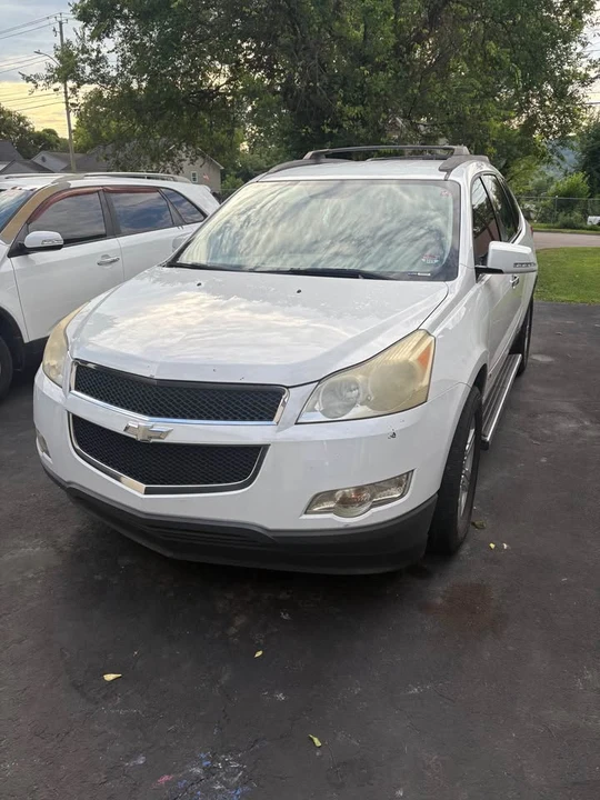 2010 Chevrolet Traverse - Image 2 of 15