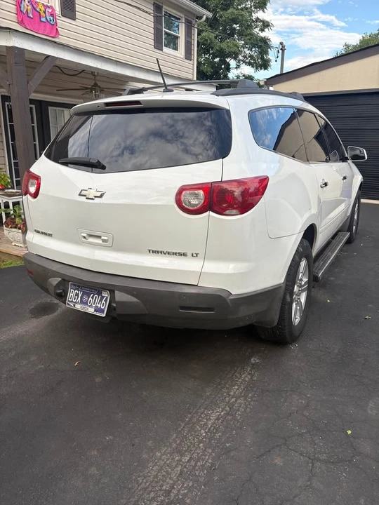 2010 Chevrolet Traverse - Image 4 of 15