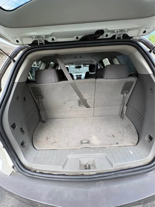2010 Chevrolet Traverse - Image 13 of 15