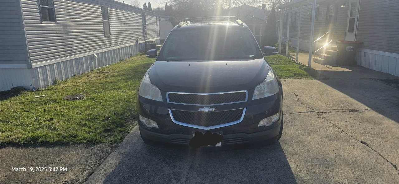 2010 Chevrolet Traverse - Image 2 of 12