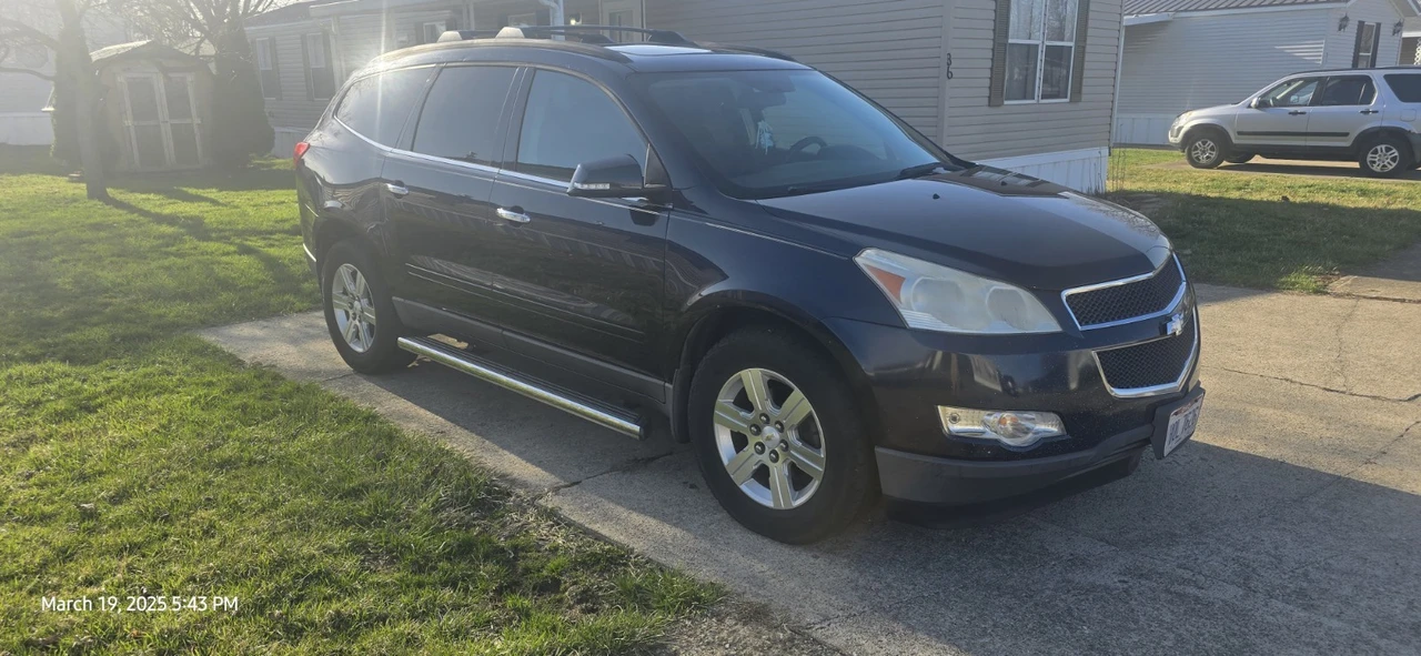 2010 Chevrolet Traverse - Image 3 of 12