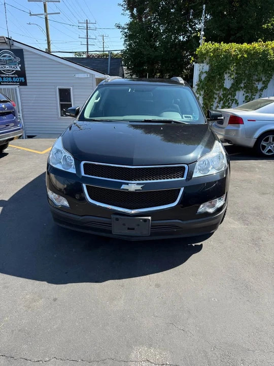 2010 Chevrolet Traverse - Image 3 of 6