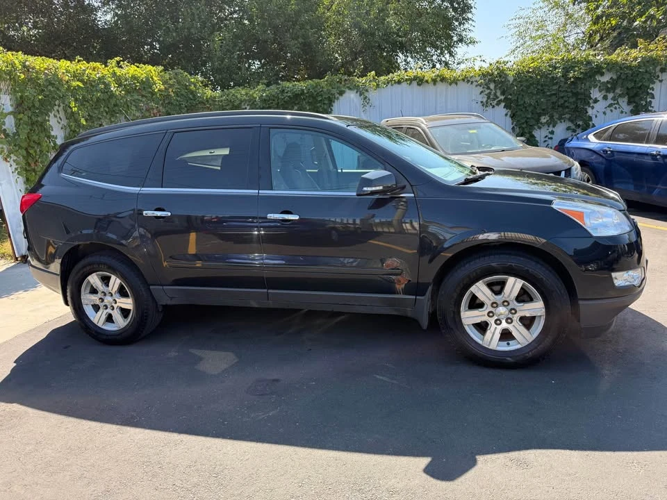 2010 Chevrolet Traverse - Image 2 of 6