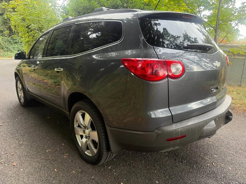 2010 Chevrolet Traverse - Image 6 of 18