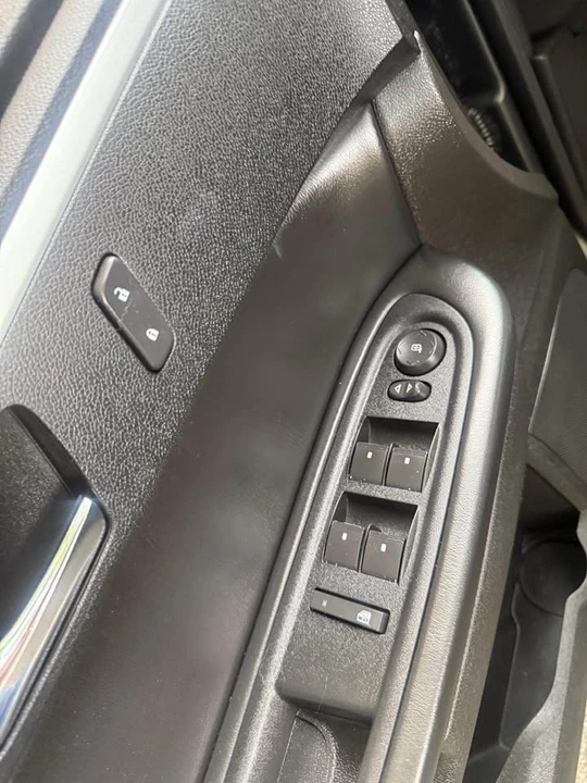 2010 Chevrolet Traverse - Image 13 of 18
