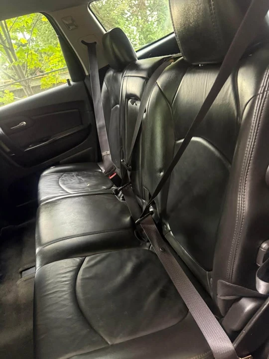 2010 Chevrolet Traverse - Image 3 of 18