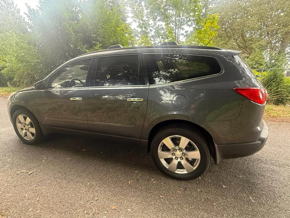 2010 Chevrolet Traverse - Image 7 of 18