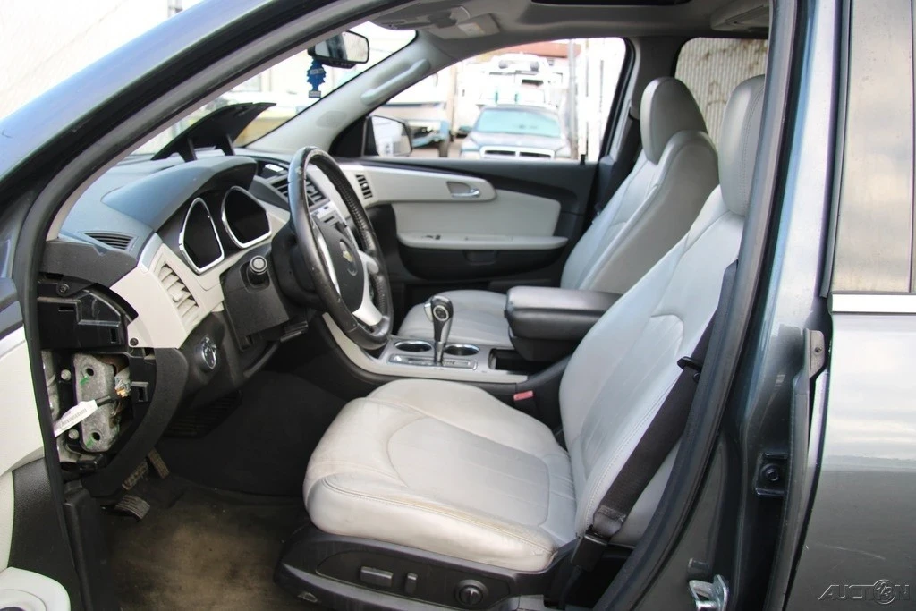 2010 Chevrolet Traverse - Image 12 of 21