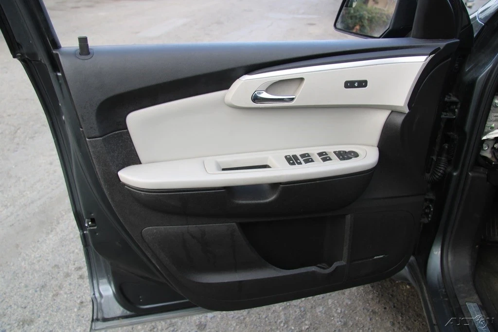 2010 Chevrolet Traverse - Image 11 of 21