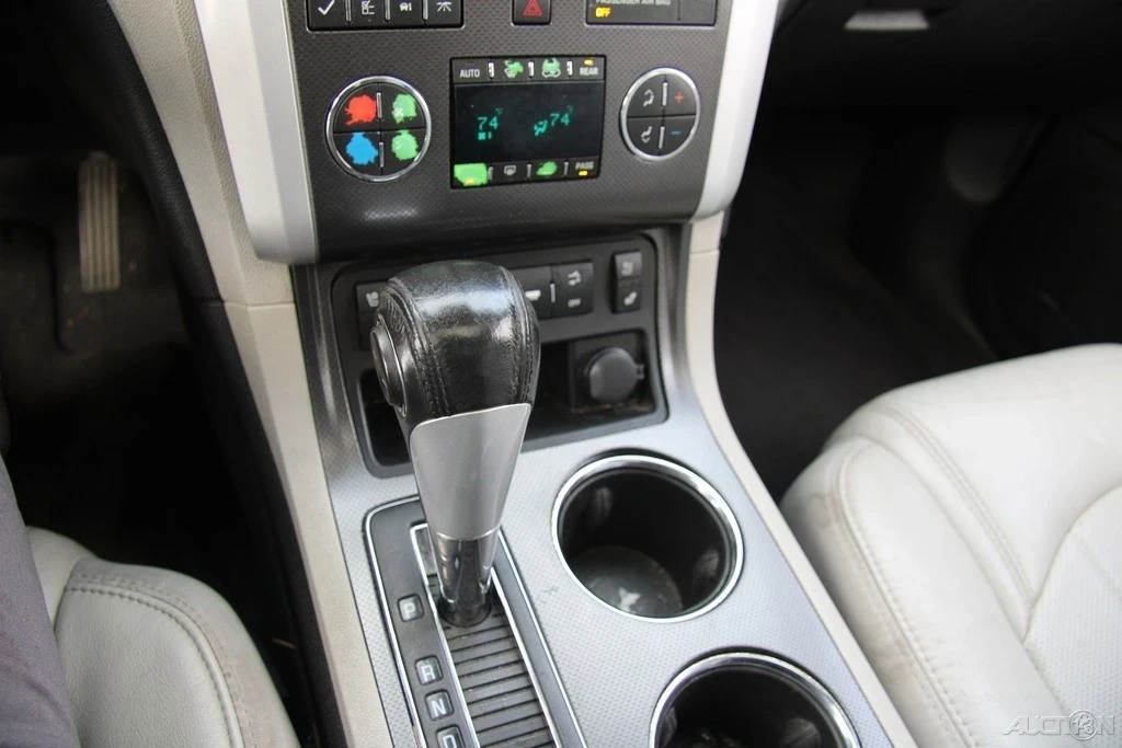 2010 Chevrolet Traverse - Image 17 of 21