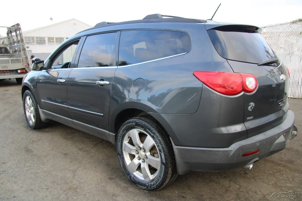 2010 Chevrolet Traverse - Image 4 of 21
