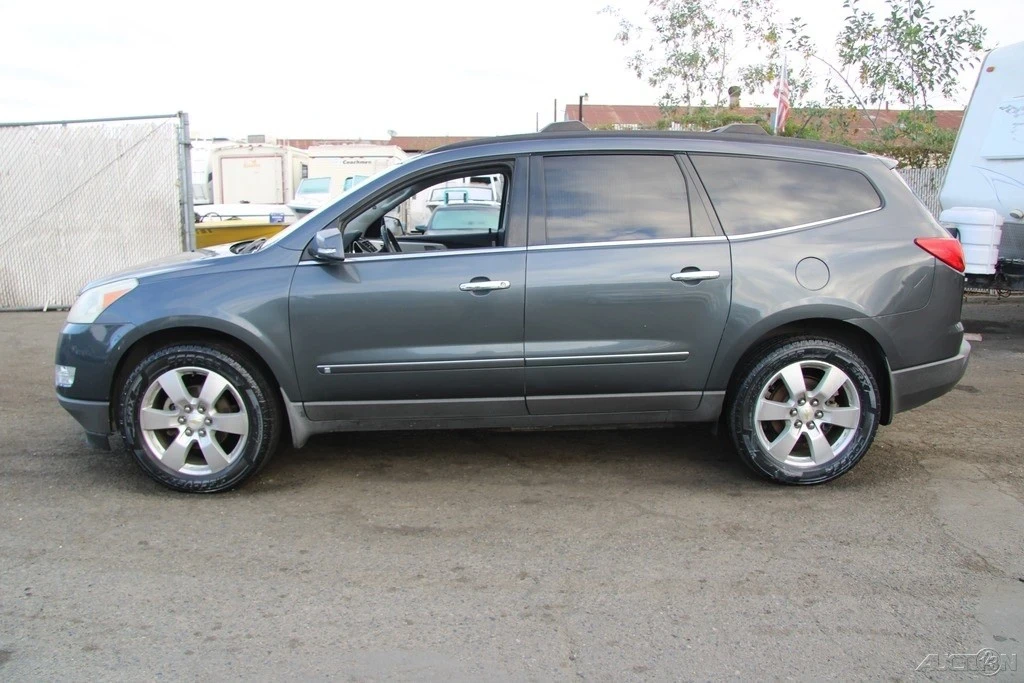 2010 Chevrolet Traverse - Image 3 of 21