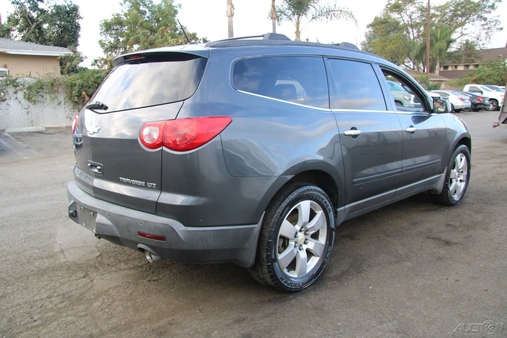 2010 Chevrolet Traverse - Image 6 of 21