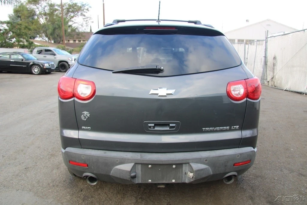 2010 Chevrolet Traverse - Image 5 of 21
