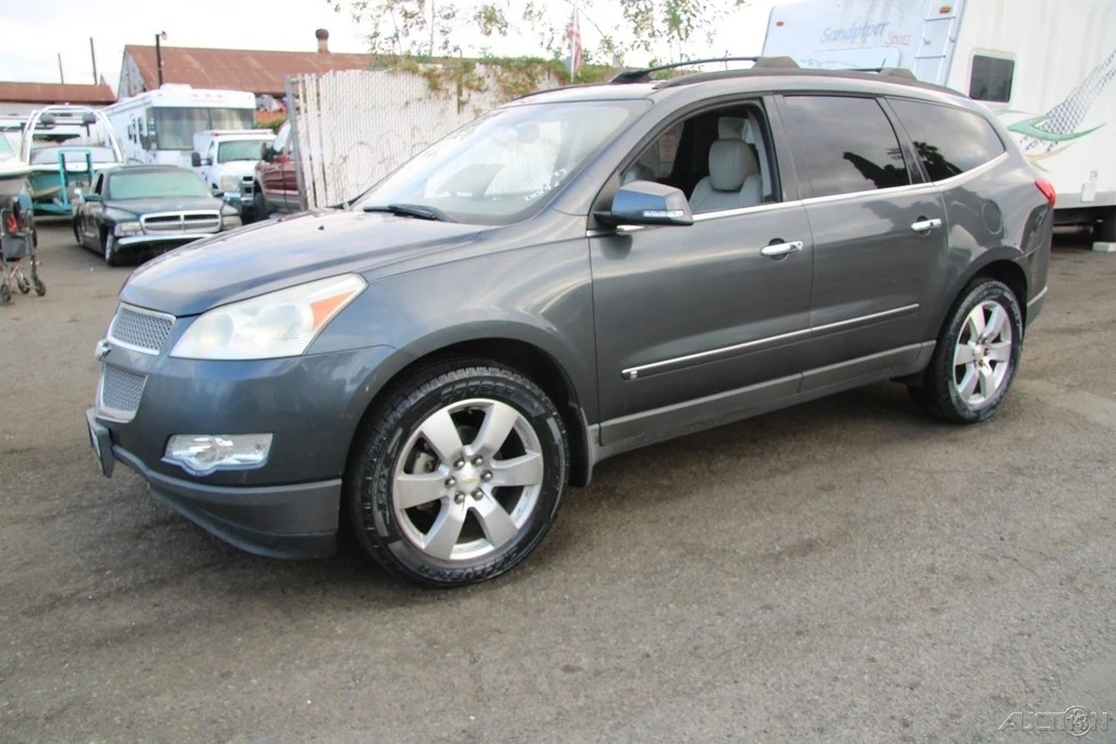 2010 Chevrolet Traverse - Image 2 of 21