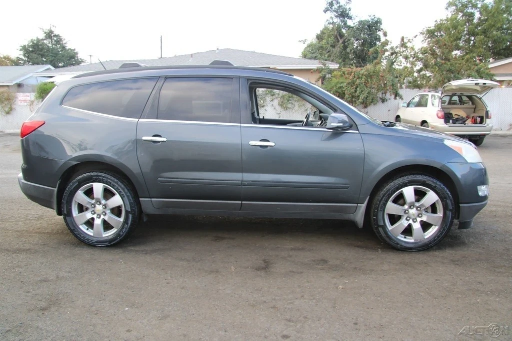2010 Chevrolet Traverse - Image 7 of 21