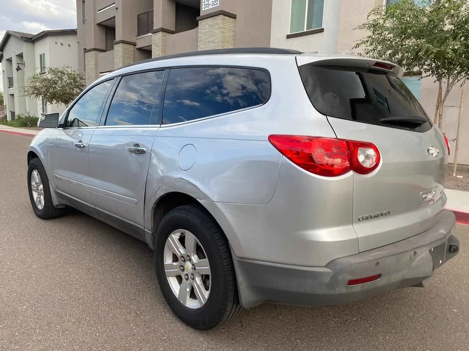 2010 Chevrolet Traverse - Image 5 of 11