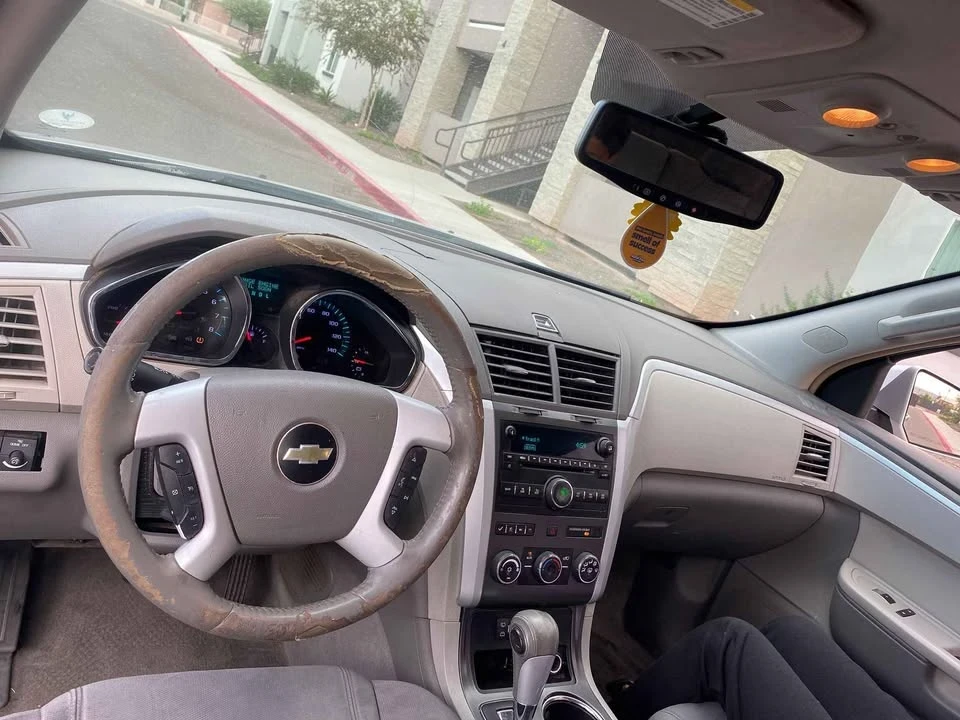 2010 Chevrolet Traverse - Image 9 of 11