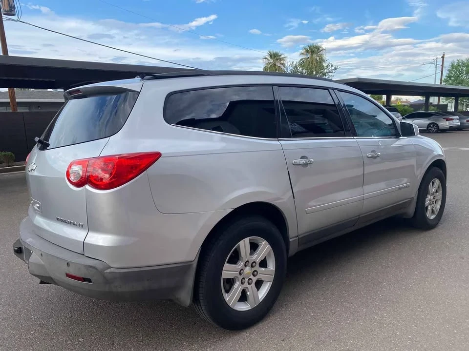 2010 Chevrolet Traverse - Image 8 of 11