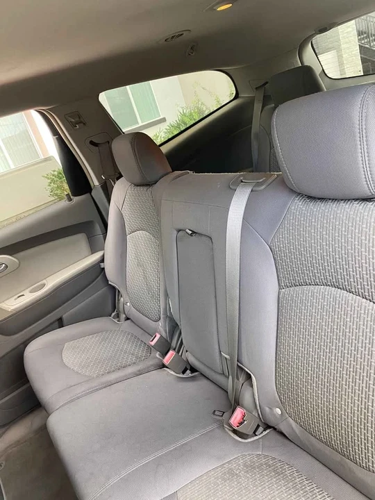 2010 Chevrolet Traverse - Image 10 of 11