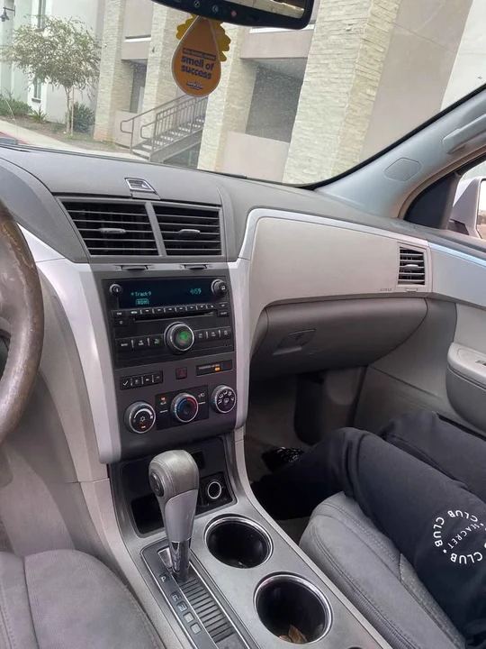 2010 Chevrolet Traverse - Image 7 of 11