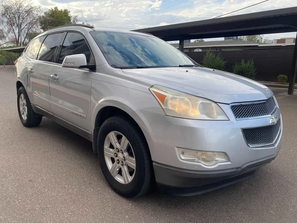 2010 Chevrolet Traverse - Image 3 of 11