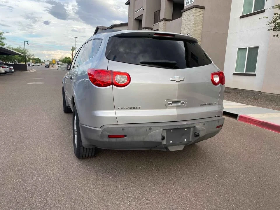 2010 Chevrolet Traverse - Image 6 of 11