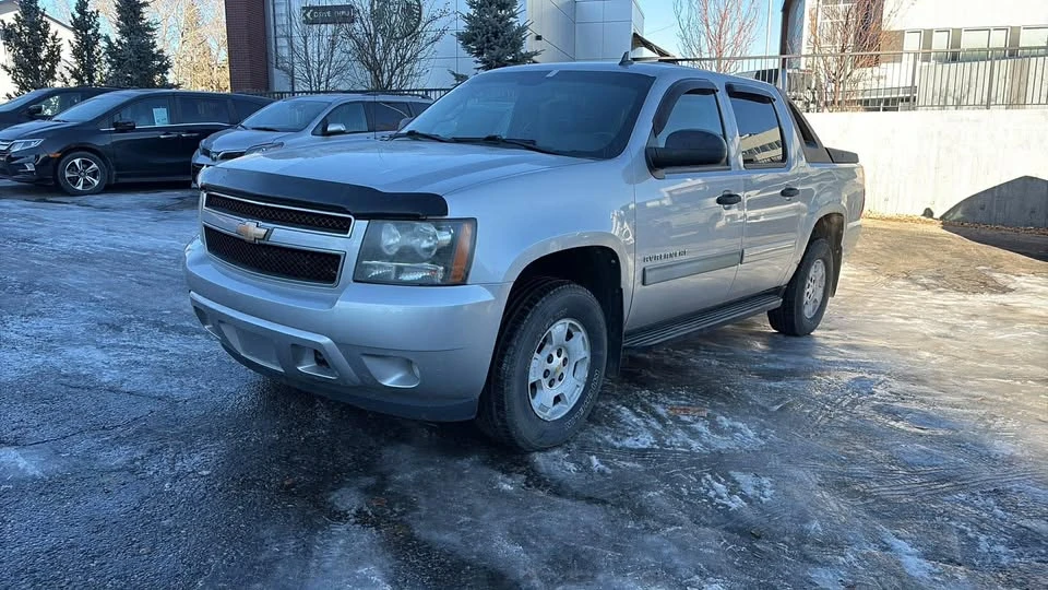 2010 Chevrolet Avalanche - Image 8 of 8