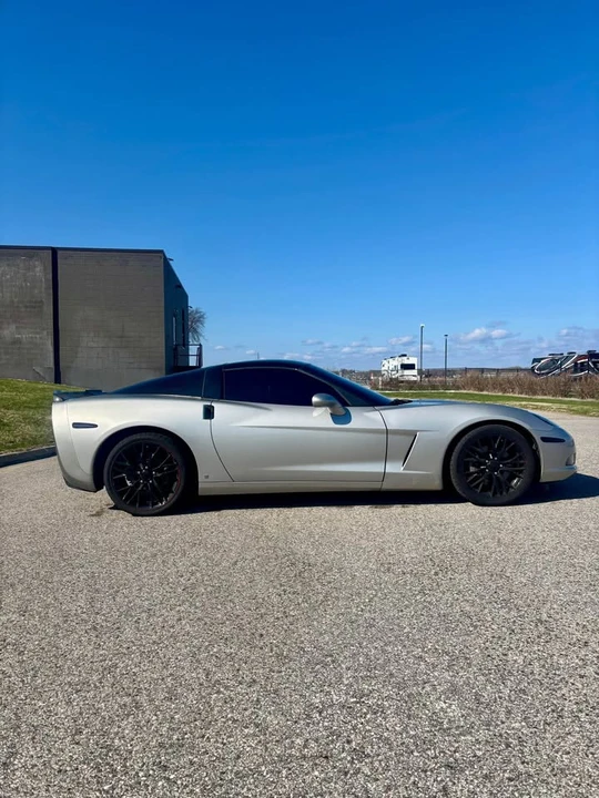 2010 Chevrolet Corvette C6 - Image 6 of 13