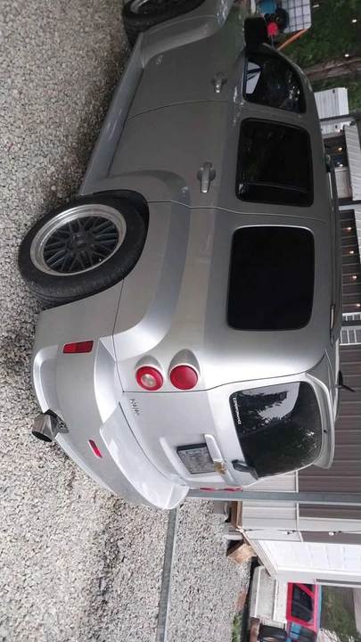 2010 Chevrolet HHR - Image 2 of 8
