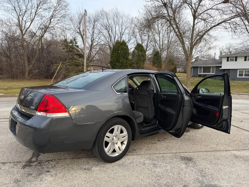 2010 Chevrolet Impala 9th Gen - Image 4 of 16