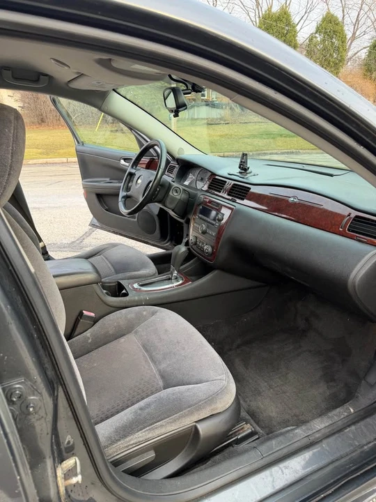 2010 Chevrolet Impala 9th Gen - Image 7 of 16