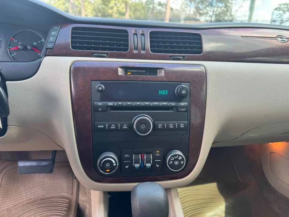 2010 Chevrolet Impala 9th Gen - Image 15 of 20