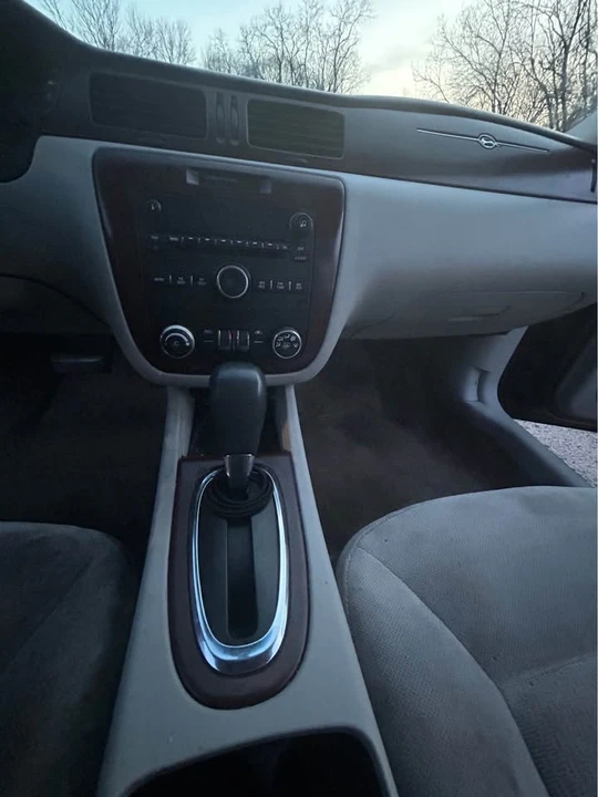 2010 Chevrolet Impala 9th Gen - Image 6 of 7