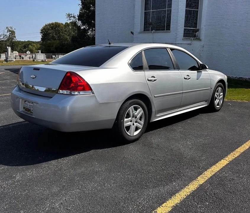 2010 Chevrolet Impala 9th Gen - Image 2 of 8