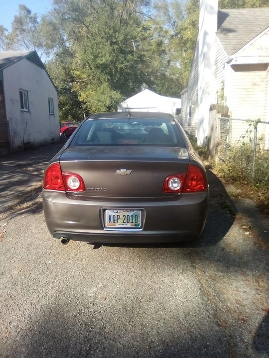 2010 Chevrolet Malibu - Image 2 of 4
