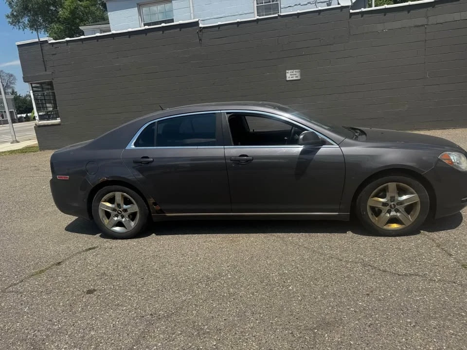 2010 Chevrolet Malibu - Image 3 of 9