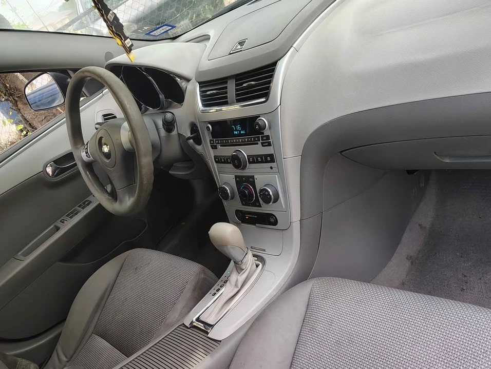 2010 Chevrolet Malibu - Image 5 of 10