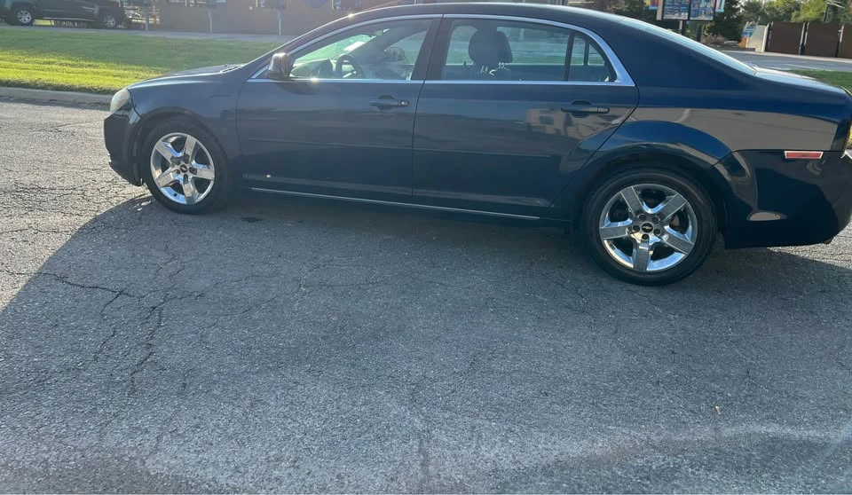 2010 Chevrolet Malibu - Image 10 of 13