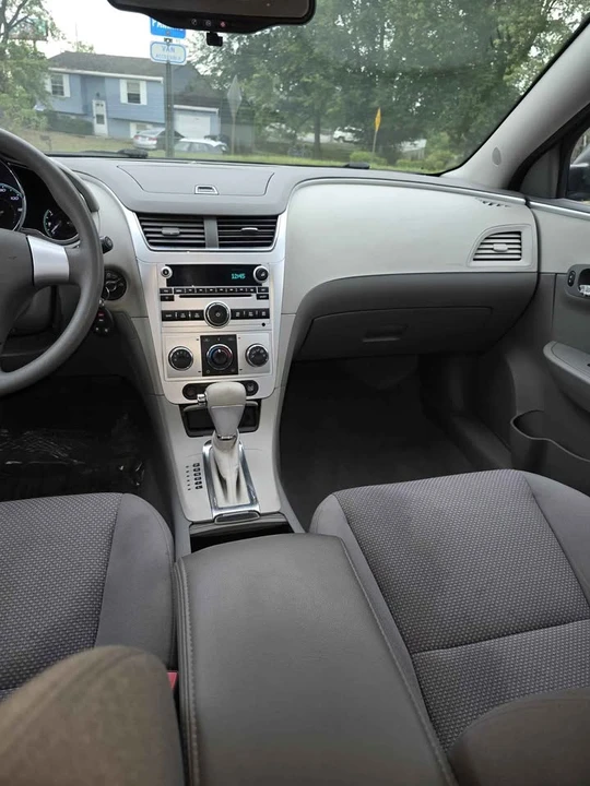 2010 Chevrolet Malibu - Image 2 of 10