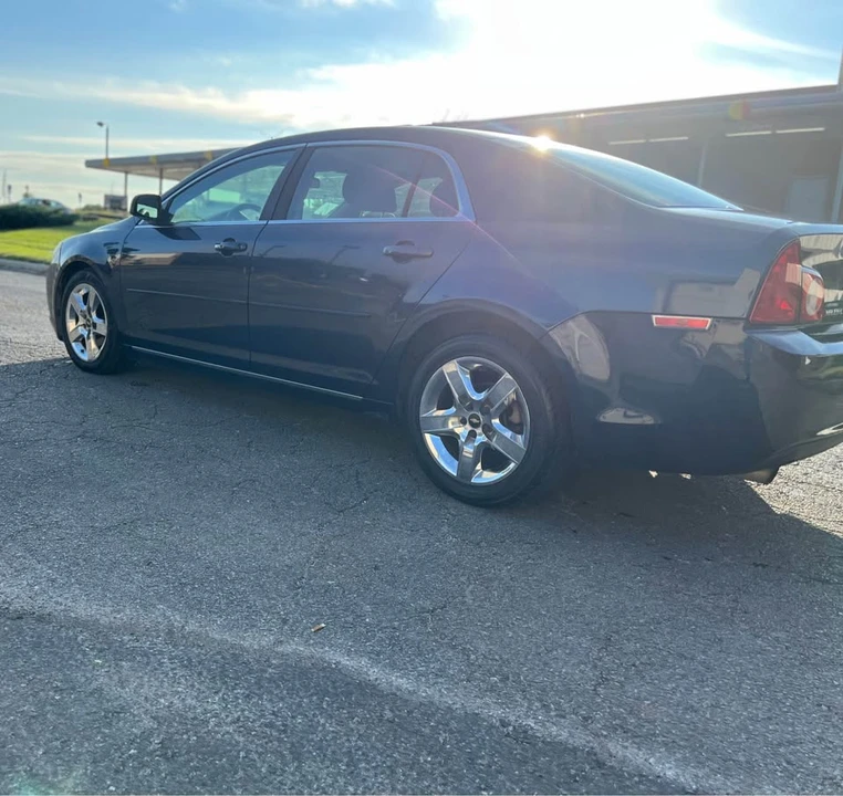 2010 Chevrolet Malibu - Image 9 of 13
