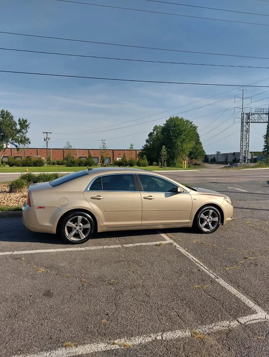 2010 Chevrolet Malibu - Image 2 of 5