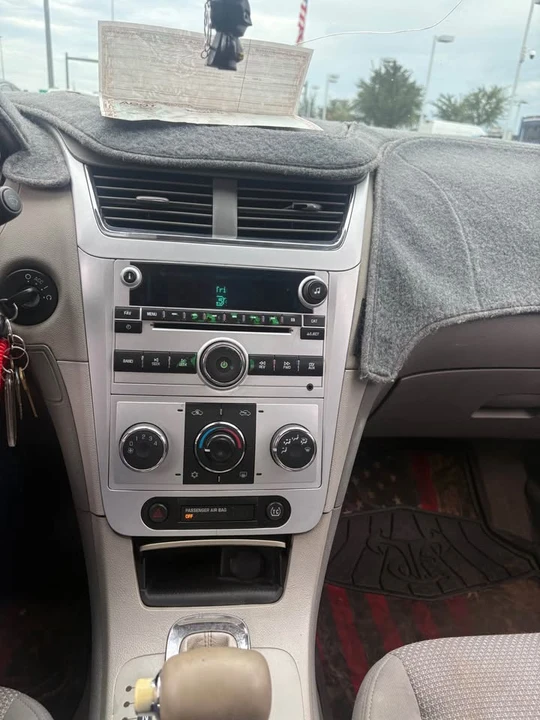 2010 Chevrolet Malibu - Image 2 of 2