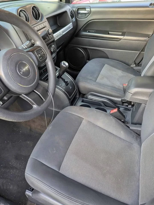 2010 Chevrolet Malibu - Image 2 of 9