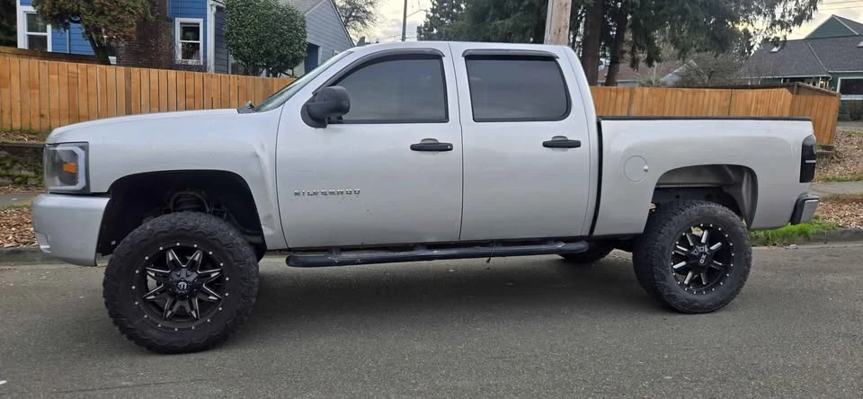 2010 Chevrolet Silverado 2nd Gen - Image 2 of 9