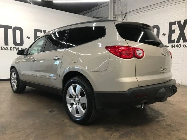 2010 Chevrolet Traverse - Image 3 of 5