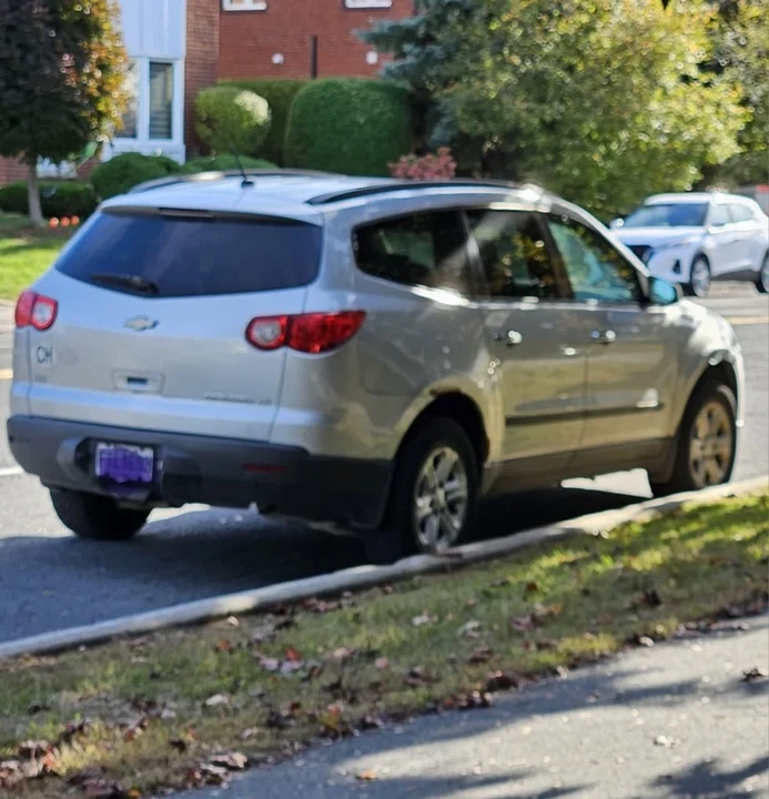 2010 Chevrolet Traverse - Image 3 of 7